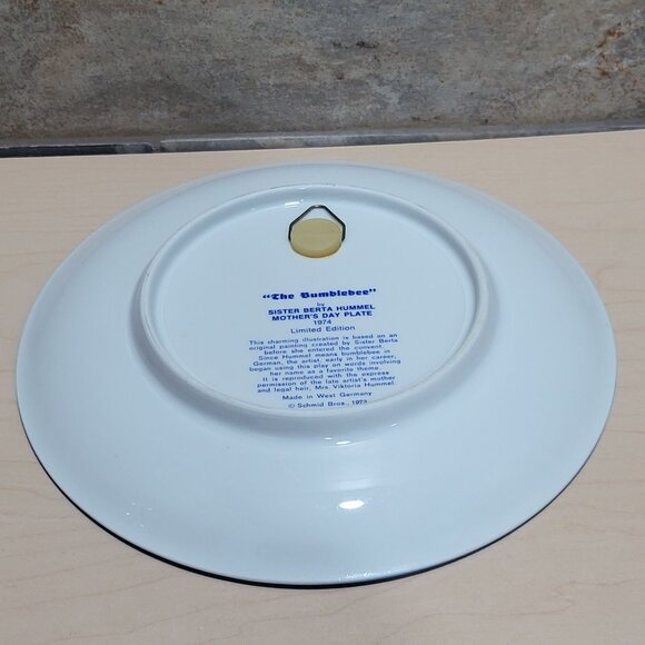 Schmid Hummel Mother's Day 1974 The Bumblebee Decorative Wall Hanging Plate - Picture 4 of 11
